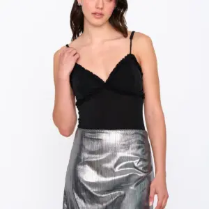 24COLOURS Body With Ruffles | Black