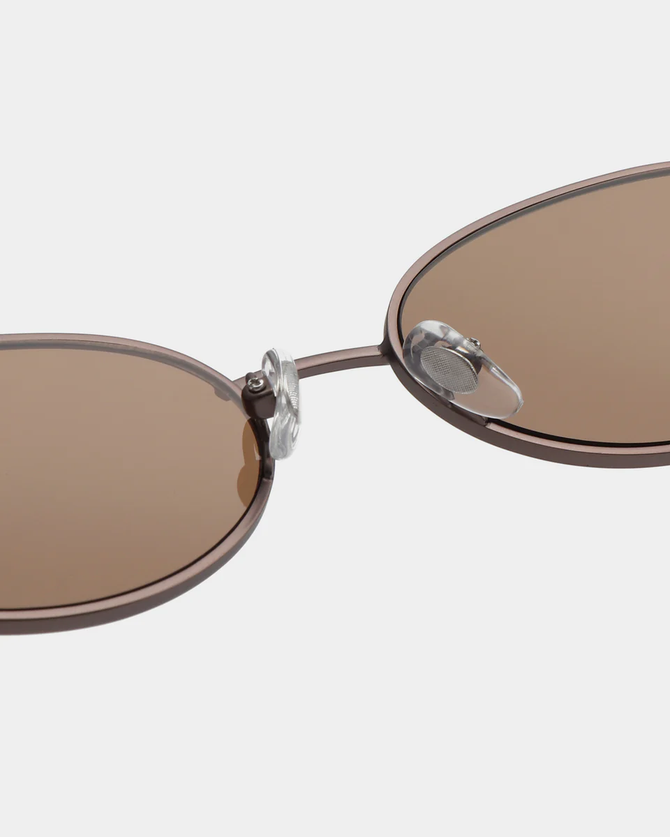 A.KJAeRBEDE_BELLA_KL2602_MATTEBROWN_COOKIEDOUGH_INSIDE_960x1200_crop_center