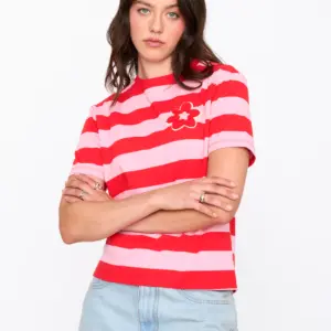 24COLOURS 3D Flower T-Shirt | Red Pink