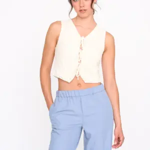 24COLOURS Lace Vest | White