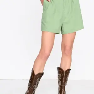 24COLOURS Viscose Linen Shorts | Green