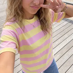 24COLOURS T-shirt Striped | Pink