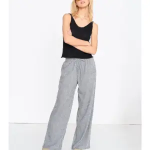 24COLOURS Top in Black | Black